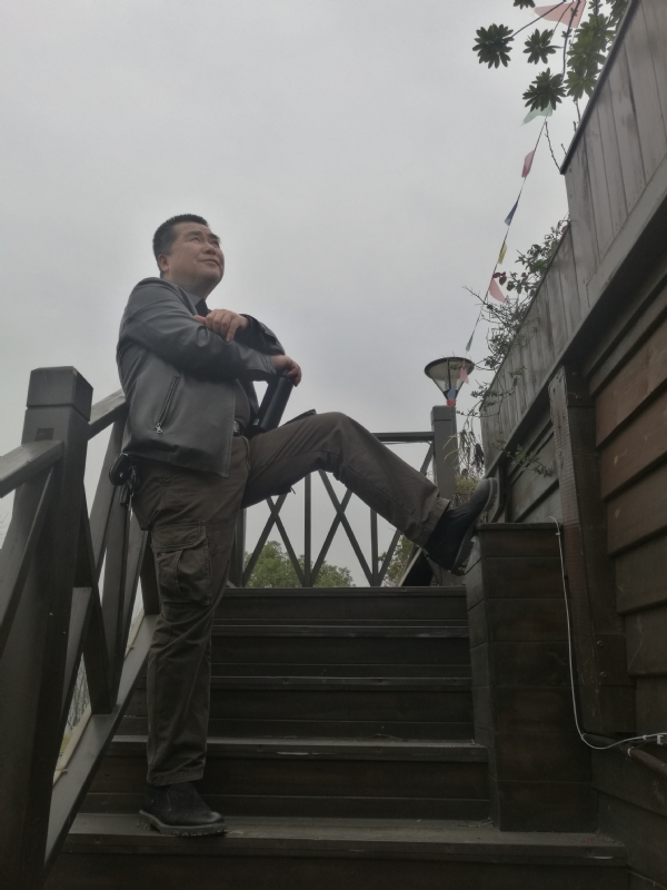 孤单背影的第一张照片--东山交友网