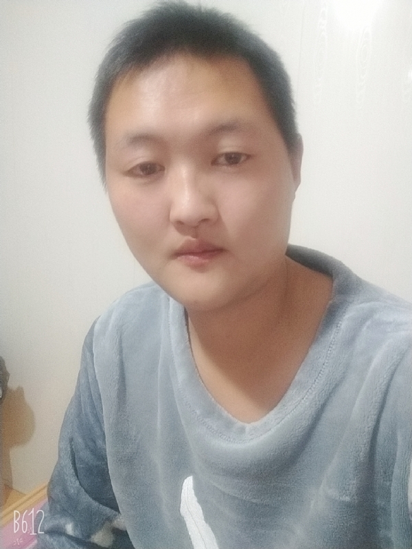 烟圈里透着伤的第一张照片--东山交友网